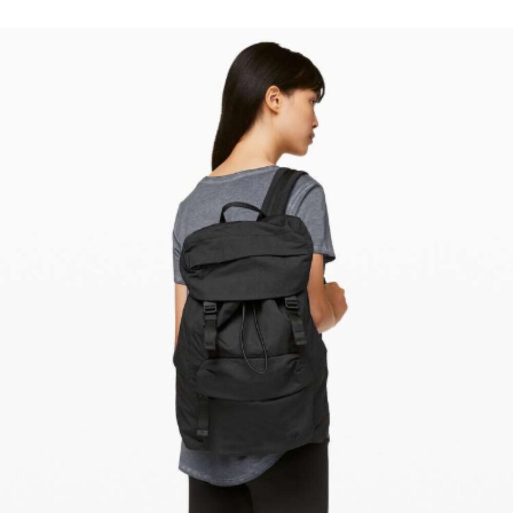 Lululemon On My Level 18L Rucksack in Black